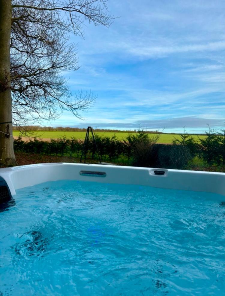 Woodpecker Cabin With Hot Tub King's Lynn Esterno foto